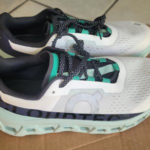 Men's 10.5 ON Cloudmonster Undyed - White - Creek